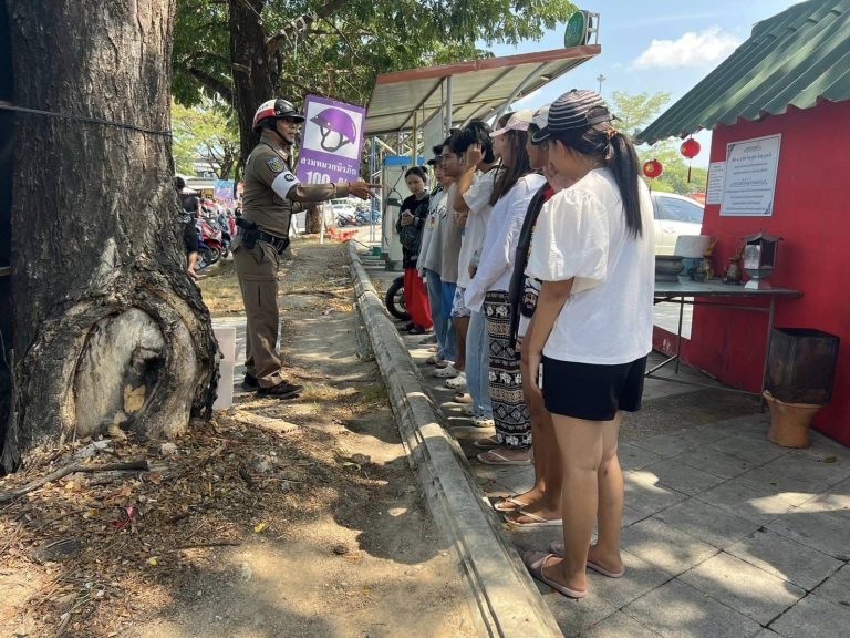 ประชาสัมพันธ์ให้ความรู้การขับขี่รถปลอดภัย,กฎหมายจราจรจากนั้นได้ให้ติดต่อกับญาติให้นำหมวกนิรภัยมาให้สวมใส่