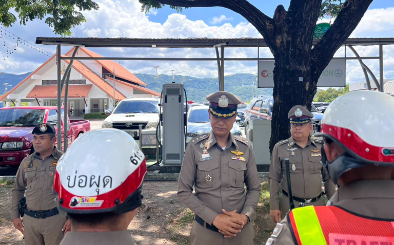 รอง ผบก.ภ.จว.สุราษฎร์ธานี ได้เดินทางมาตรวจเยี่ยมจุดกวดขันวินัยจราจร สามแยกเมอร์เคียว